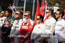 Nico Rosberg (GER) Mercedes AMG F1 and Kimi Raikkonen (FIN) Ferrari as the grid observes the national anthem. 20.03.2016. Formula 1 World Championship, Rd 1, Australian Grand Prix, Albert Park, Melbourne, Australia, Race Day.