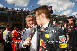 David Coulthard (GBR) Red Bull Racing and Scuderia Toro Advisor / Channel 4 F1 Commentator with Daniil Kvyat (RUS) Red Bull Racing on the grid. 20.03.2016. Formula 1 World Championship, Rd 1, Australian Grand Prix, Albert Park, Melbourne, Australia, Race Day.
