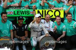 Lewis Hamilton (GBR) Mercedes Petronas AMG F1 and 1st place Nico Rosberg (GER) Mercedes Petronas AMG F1 celebrates with the team. 20.03.2016. Formula 1 World Championship, Rd 1, Australian Grand Prix, Albert Park, Melbourne, Australia, Race Day.