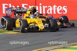 Jolyon Palmer (GBR) Renault Sport F1 Team RS16 and Carlos Sainz Jr (ESP) Scuderia Toro Rosso STR11 battle for position. 20.03.2016. Formula 1 World Championship, Rd 1, Australian Grand Prix, Albert Park, Melbourne, Australia, Race Day.