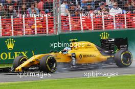 Jolyon Palmer (GBR) Renault Sport F1 Team RS16 locks up under braking. 19.03.2016. Formula 1 World Championship, Rd 1, Australian Grand Prix, Albert Park, Melbourne, Australia, Qualifying Day.