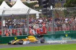 Kevin Magnussen (DEN) Renault Sport F1 Team RS16 locks up under braking. 19.03.2016. Formula 1 World Championship, Rd 1, Australian Grand Prix, Albert Park, Melbourne, Australia, Qualifying Day.