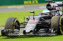 Fernando Alonso (ESP) McLaren MP4-31 spins. 19.03.2016. Formula 1 World Championship, Rd 1, Australian Grand Prix, Albert Park, Melbourne, Australia, Qualifying Day.