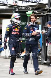 Daniel Ricciardo (AUS) Red Bull Racing with Sam Village (GBR) Red Bull Racing Personal Trainer. 19.03.2016. Formula 1 World Championship, Rd 1, Australian Grand Prix, Albert Park, Melbourne, Australia, Qualifying Day.