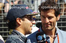 (L to R): Daniel Ricciardo (AUS) Red Bull Racing with Mark Webber (AUS) Porsche Team WEC Driver / Channel 4 Presenter / Channel 10 Presenter. 20.03.2016. Formula 1 World Championship, Rd 1, Australian Grand Prix, Albert Park, Melbourne, Australia, Race Day.