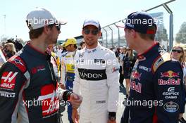 (L to R): Romain Grosjean (FRA) Haas F1 Team with Jenson Button (GBR) McLaren and Max Verstappen (NLD) Scuderia Toro Rosso. 20.03.2016. Formula 1 World Championship, Rd 1, Australian Grand Prix, Albert Park, Melbourne, Australia, Race Day.