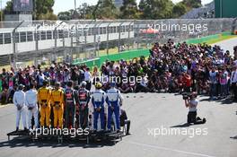 The drivers start of season group photograph. 20.03.2016. Formula 1 World Championship, Rd 1, Australian Grand Prix, Albert Park, Melbourne, Australia, Race Day.