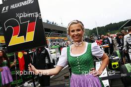 Grid girl for Jolyon Palmer (GBR) Renault Sport F1 Team. 03.07.2016. Formula 1 World Championship, Rd 9, Austrian Grand Prix, Spielberg, Austria, Race Day.