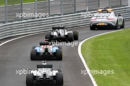 Nico Rosberg (GER) Mercedes AMG F1 W07 Hybrid leads behind the FIA Safety Car as the field heads through the pit lane. 03.07.2016. Formula 1 World Championship, Rd 9, Austrian Grand Prix, Spielberg, Austria, Race Day.