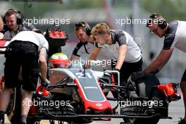 Esteban Gutierrez (MEX), Haas F1 Team  18.05.2016. Formula One In-Season Testing, Day Two, Barcelona, Spain. Wednesday.