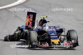 Carlos Sainz Jr (ESP) Scuderia Toro Rosso STR11 with a puncture and damaged rear wing. 28.08.2016. Formula 1 World Championship, Rd 13, Belgian Grand Prix, Spa Francorchamps, Belgium, Race Day.