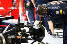 Christian Horner (GBR) Red Bull Racing Team Principal looks at the Red Bull Racing RB12. 01.04.2016. Formula 1 World Championship, Rd 2, Bahrain Grand Prix, Sakhir, Bahrain, Practice Day