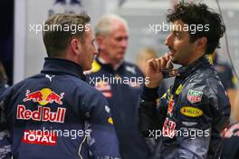 (L to R): Christian Horner (GBR) Red Bull Racing Team Principal with Daniel Ricciardo (AUS) Red Bull Racing. 01.04.2016. Formula 1 World Championship, Rd 2, Bahrain Grand Prix, Sakhir, Bahrain, Practice Day