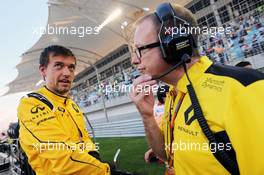 (L to R): Jolyon Palmer (GBR) Renault Sport F1 Team with Paul Seaby (GBR) Lotus F1 Team, Team Manager on the grid. 03.04.2016. Formula 1 World Championship, Rd 2, Bahrain Grand Prix, Sakhir, Bahrain, Race Day.