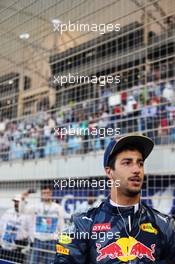 Daniel Ricciardo (AUS) Red Bull Racing on the grid. 03.04.2016. Formula 1 World Championship, Rd 2, Bahrain Grand Prix, Sakhir, Bahrain, Race Day.