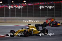 Kevin Magnussen (DEN) Renault Sport F1 Team RS16. 03.04.2016. Formula 1 World Championship, Rd 2, Bahrain Grand Prix, Sakhir, Bahrain, Race Day.