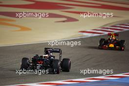 Jenson Button (GBR) McLaren MP4-31. 03.04.2016. Formula 1 World Championship, Rd 2, Bahrain Grand Prix, Sakhir, Bahrain, Race Day.