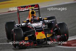 Daniil Kvyat (RUS) Red Bull Racing RB12. 03.04.2016. Formula 1 World Championship, Rd 2, Bahrain Grand Prix, Sakhir, Bahrain, Race Day.