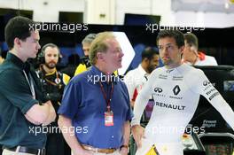 Jolyon Palmer (GBR) Renault Sport F1 Team with brother Will Palmer (GBR) and father Jonathan Palmer (GBR). 03.04.2016. Formula 1 World Championship, Rd 2, Bahrain Grand Prix, Sakhir, Bahrain, Race Day.