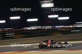 Carlos Sainz Jr (ESP) Scuderia Toro Rosso STR11. 02.04.2016. Formula 1 World Championship, Rd 2, Bahrain Grand Prix, Sakhir, Bahrain, Qualifying Day.