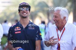 (L to R): Daniel Ricciardo (AUS) Red Bull Racing with Bob Constanduros (GBR) Journalist and Circuit Commentator. 03.04.2016. Formula 1 World Championship, Rd 2, Bahrain Grand Prix, Sakhir, Bahrain, Race Day.