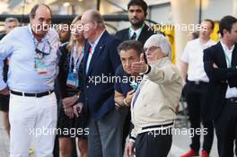 Bernie Ecclestone (GBR) with Jean Alesi (FRA). 03.04.2016. Formula 1 World Championship, Rd 2, Bahrain Grand Prix, Sakhir, Bahrain, Race Day.