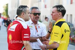 Beat Zehnder (SUI) Sauber F1 Team Manager (Centre) with Alan Permane (GBR) Renault Sport F1 Team Trackside Operations Director (Right). 03.04.2016. Formula 1 World Championship, Rd 2, Bahrain Grand Prix, Sakhir, Bahrain, Race Day.