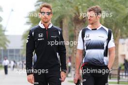 Jenson Button (GBR) McLaren with Mike Collier (GBR) Personal Trainer. 31.03.2016. Formula 1 World Championship, Rd 2, Bahrain Grand Prix, Sakhir, Bahrain, Preparation Day.