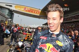 Daniil Kvyat (RUS) Red Bull Racing on the grid. 17.04.2016. Formula 1 World Championship, Rd 3, Chinese Grand Prix, Shanghai, China, Race Day.