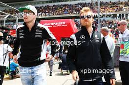 (L to R): Nico Hulkenberg (GER) Sahara Force India F1 and Nico Rosberg (GER) Mercedes AMG F1 on the drivers parade. 17.04.2016. Formula 1 World Championship, Rd 3, Chinese Grand Prix, Shanghai, China, Race Day.