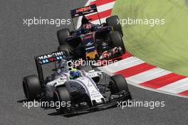 Felipe Massa (BRA) Williams FW38 and Daniil Kvyat (RUS) Scuderia Toro Rosso STR11 battle for position. 15.05.2016. Formula 1 World Championship, Rd 5, Spanish Grand Prix, Barcelona, Spain, Race Day.