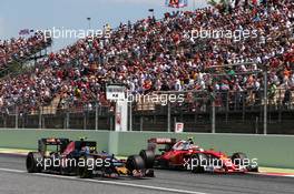 Carlos Sainz Jr (ESP) Scuderia Toro Rosso STR11 and Kimi Raikkonen (FIN) Ferrari SF16-H battle for position. 15.05.2016. Formula 1 World Championship, Rd 5, Spanish Grand Prix, Barcelona, Spain, Race Day.