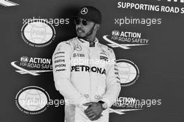 Lewis Hamilton (GBR) Mercedes AMG F1 in parc ferme. 14.05.2016. Formula 1 World Championship, Rd 5, Spanish Grand Prix, Barcelona, Spain, Qualifying Day.