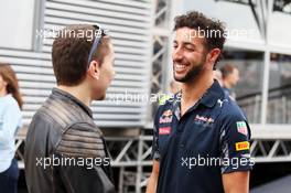 (L to R): Jorge Lorenzo (ESP) Moto GP Rider with Daniel Ricciardo (AUS) Red Bull Racing. 14.05.2016. Formula 1 World Championship, Rd 5, Spanish Grand Prix, Barcelona, Spain, Qualifying Day.