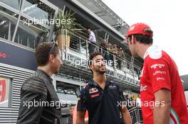(L to R): Jorge Lorenzo (ESP) Moto GP Rider with Daniel Ricciardo (AUS) Red Bull Racing and Jean-Eric Vergne (FRA) Ferrari Test and Development Driver. 14.05.2016. Formula 1 World Championship, Rd 5, Spanish Grand Prix, Barcelona, Spain, Qualifying Day.