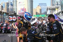 Jolyon Palmer (GBR) Renault Sport F1 Team RS16 on the grid. 19.06.2016. Formula 1 World Championship, Rd 8, European Grand Prix, Baku Street Circuit, Azerbaijan, Race Day.
