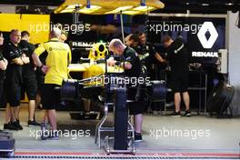 Renault Sport F1 Team RS16 in the pit garage. 18.06.2016. Formula 1 World Championship, Rd 8, European Grand Prix, Baku Street Circuit, Azerbaijan, Qualifying Day.