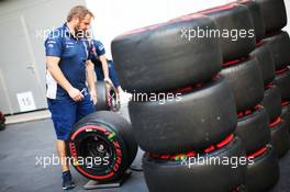 Williams mechanic with Pirelli tyres. 18.06.2016. Formula 1 World Championship, Rd 8, European Grand Prix, Baku Street Circuit, Azerbaijan, Qualifying Day.