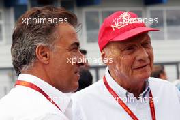 (L to R): Jean Alesi (FRA) with Niki Lauda (AUT) Mercedes Non-Executive Chairman on the grid. 31.07.2016. Formula 1 World Championship, Rd 12, German Grand Prix, Hockenheim, Germany, Race Day.