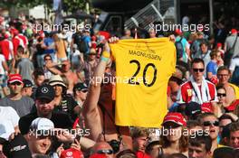 A Kevin Magnussen (DEN) Renault Sport F1 Team fan with a t-shirt. 30.07.2016. Formula 1 World Championship, Rd 12, German Grand Prix, Hockenheim, Germany, Qualifying Day.