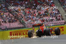 Daniel Ricciardo (AUS) Red Bull Racing RB12 sends sparks flying. 30.07.2016. Formula 1 World Championship, Rd 12, German Grand Prix, Hockenheim, Germany, Qualifying Day.