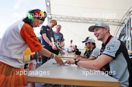 Nico Hulkenberg (GER) Sahara Force India F1 with a fan. 30.07.2016. Formula 1 World Championship, Rd 12, German Grand Prix, Hockenheim, Germany, Qualifying Day.
