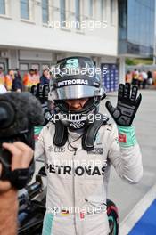 Nico Rosberg (GER) Mercedes AMG F1 celebrates his pole position in parc ferme. 23.07.2016. Formula 1 World Championship, Rd 11, Hungarian Grand Prix, Budapest, Hungary, Qualifying Day.