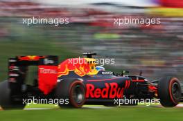 Daniel Ricciardo (AUS) Red Bull Racing RB12. 09.10.2016. Formula 1 World Championship, Rd 17, Japanese Grand Prix, Suzuka, Japan, Race Day.
