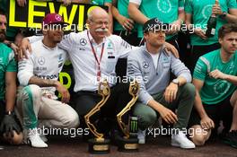 Race winner Lewis Hamilton (GBR) Mercedes AMG F1 celebrates with Dr. Dieter Zetsche (GER) Daimler AG CEO, team mate Nico Rosberg (GER) Mercedes AMG F1, and the team. 29.05.2015. Formula 1 World Championship, Rd 6, Monaco Grand Prix, Monte Carlo, Monaco, Race Day.