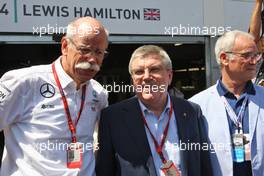 (L to R): Dr. Dieter Zetsche (GER) Daimler AG CEO with Thomas Bach (GER) IOC President and Claudio Ranieri (ITA) Leicester City Manager. 28.05.2016. Formula 1 World Championship, Rd 6, Monaco Grand Prix, Monte Carlo, Monaco, Qualifying Day.