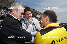 (L to R): Jerome Stoll (FRA) Renault Sport F1 President with Toto Wolff (GER) Mercedes AMG F1 Shareholder and Executive Director and Frederic Vasseur (FRA) Renault Sport F1 Team Racing Director on the grid. 30.10.2016. Formula 1 World Championship, Rd 19, Mexican Grand Prix, Mexico City, Mexico, Race Day.