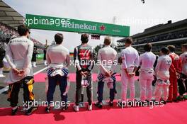 The drivers as the grid observes the national anthem. 30.10.2016. Formula 1 World Championship, Rd 19, Mexican Grand Prix, Mexico City, Mexico, Race Day.