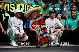 Race winner Lewis Hamilton (GBR) Mercedes AMG F1 and team mate Nico Rosberg (GER) Mercedes AMG F1 celebrate with the team. 30.10.2016. Formula 1 World Championship, Rd 19, Mexican Grand Prix, Mexico City, Mexico, Race Day.
