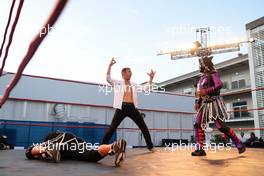 Townsend Bell (USA) NBC Presenter tries wrestling. 27.10.2016. Formula 1 World Championship, Rd 19, Mexican Grand Prix, Mexico City, Mexico, Preparation Day.